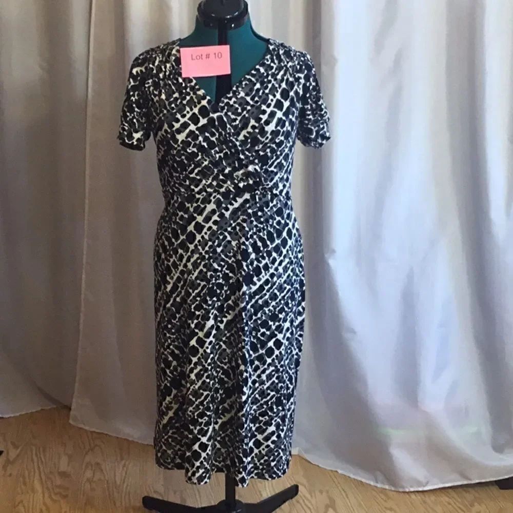 Pull on style dress in size large by MERONA